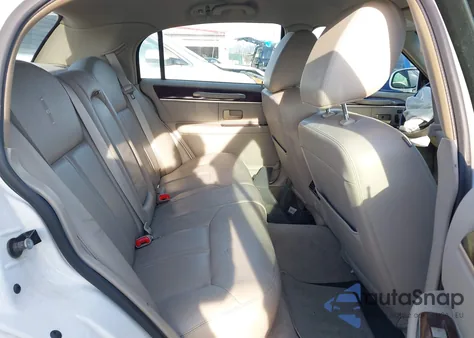 2011 Lincoln Town Car Signature Limited z USA, uszkodzony, nr VIN 2LNBL8CV0BX750665